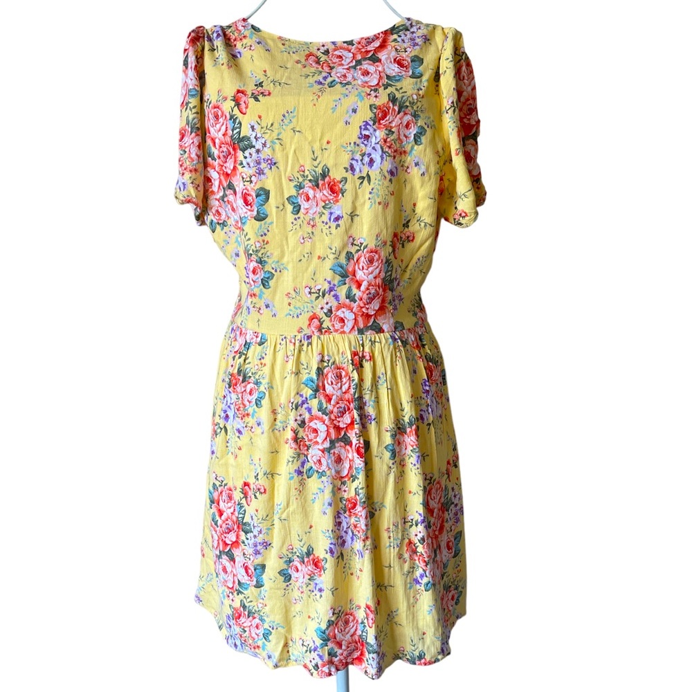 Forever 21 Spring Summer Floral Dress

🔴 SALE 2/$35 - Picture 6 of 7